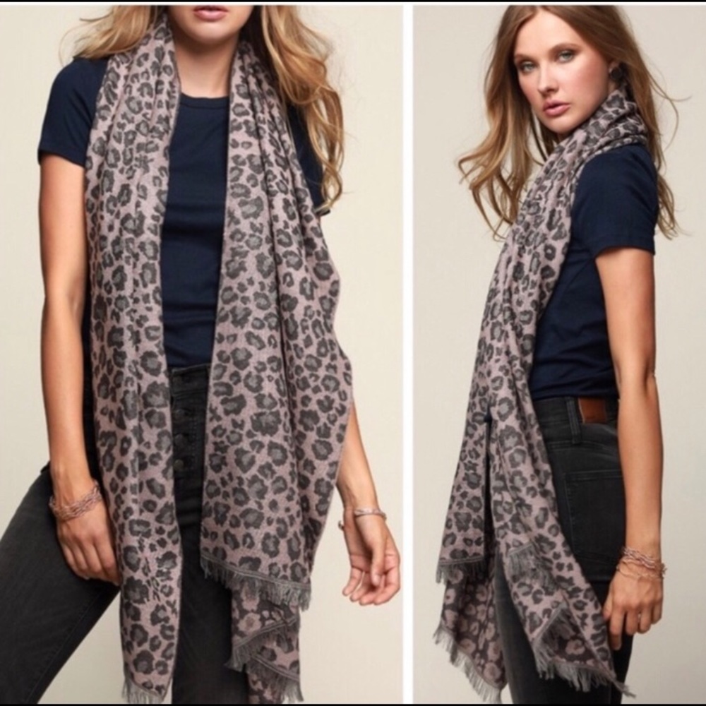 ❗️LAST ONE❗️Blush Leopard Oversized Blanket Scarf